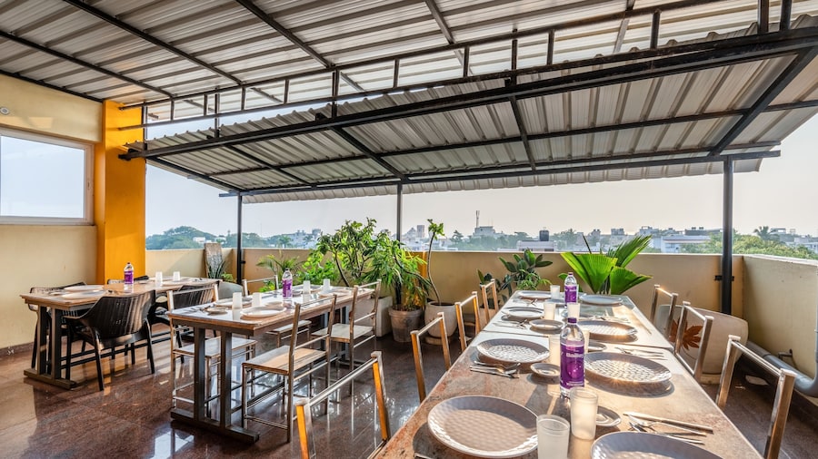 Treebo Grace Inn, 3 Min Walk From Promenade Beach