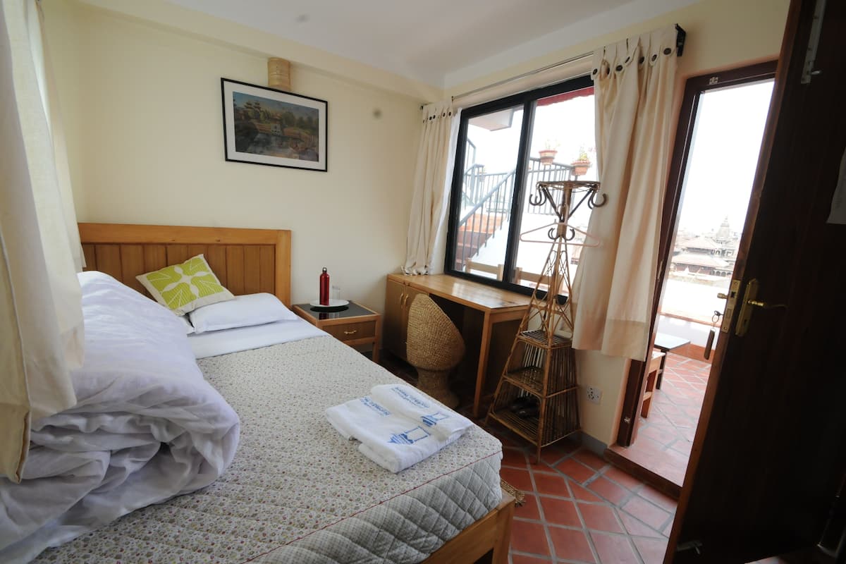 Kamar Romantis, 1 Tempat Tidur Queen, pemandangan kota | Meja kerja dan Wi-Fi gratis