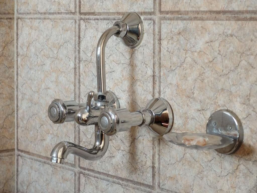 shower, free toiletries, towels