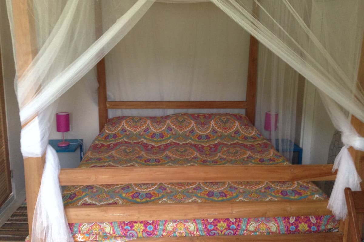 Estudio Confort, 1 cama Queen size, cocineta, planta baja | 1 habitación, wifi gratis y ropa de cama