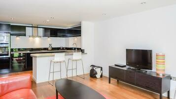 Executive Penthouse, 1 Bedroom | Living area | Flat-screen TV