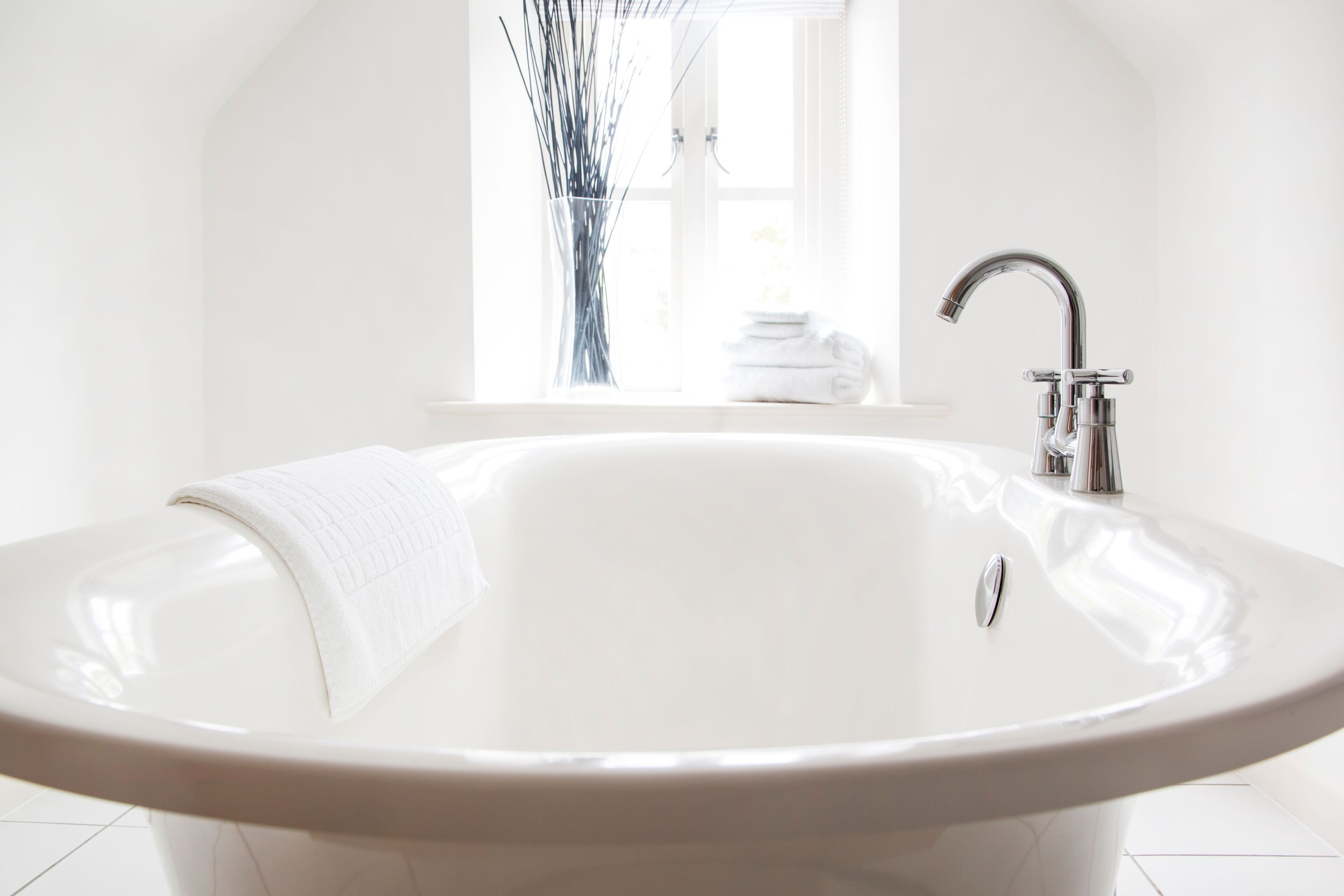 deep-soaking bathtub