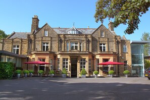 Property entrance - Lanes Hotel (Yeovil)