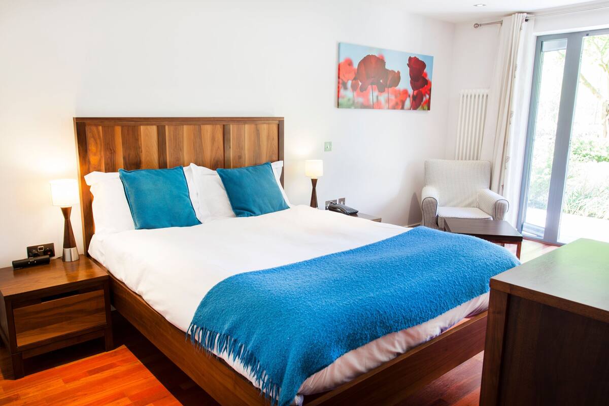 1 bedroom, minibar, desk, iron/ironing board