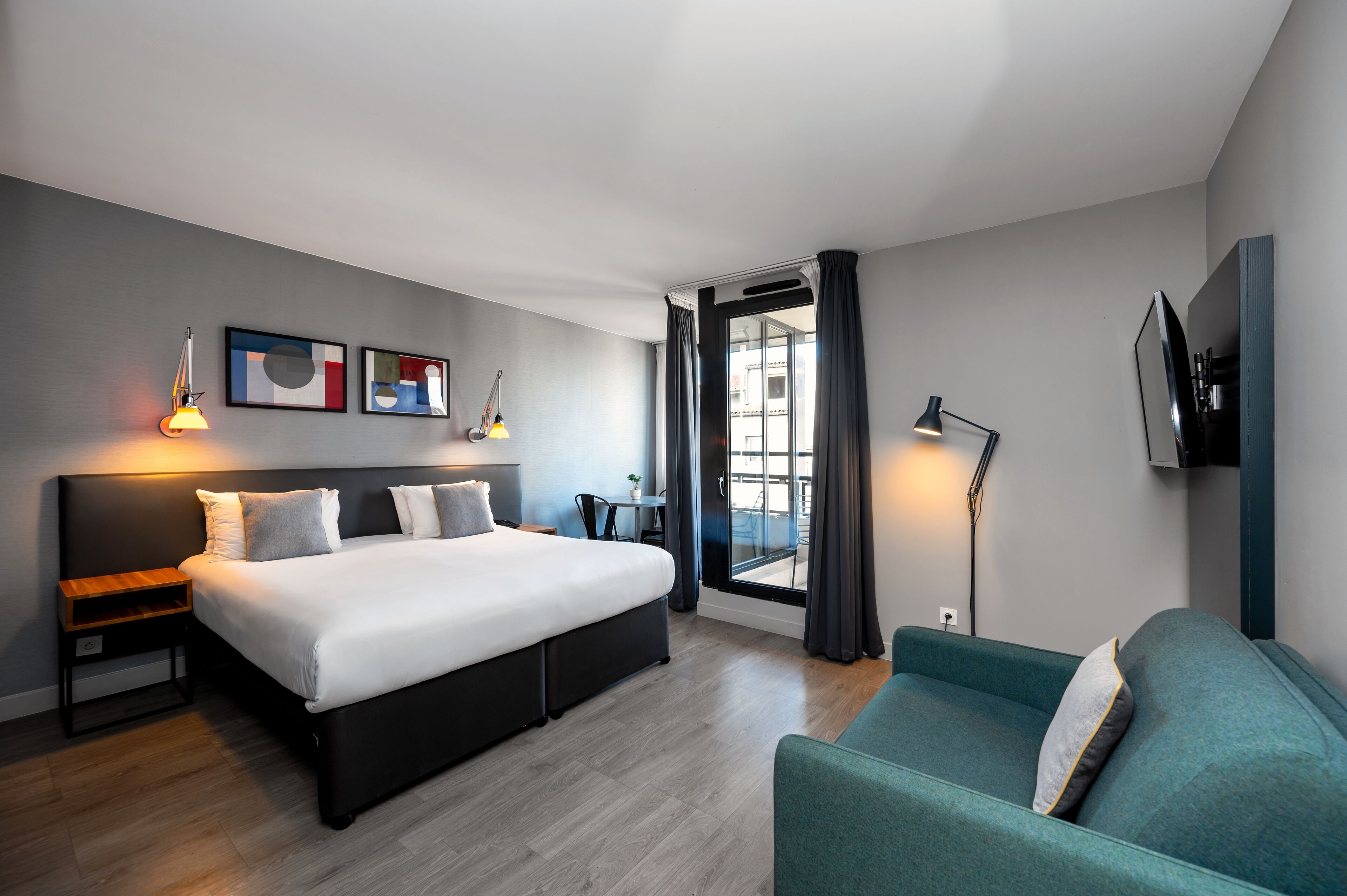 Studio Apartment Plus with Balcony | Desk, laptop workspace, soundproofing, iron/ironing board