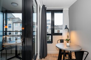 Studio Apartment with Balcony | Desk, laptop workspace, soundproofing, iron/ironing board