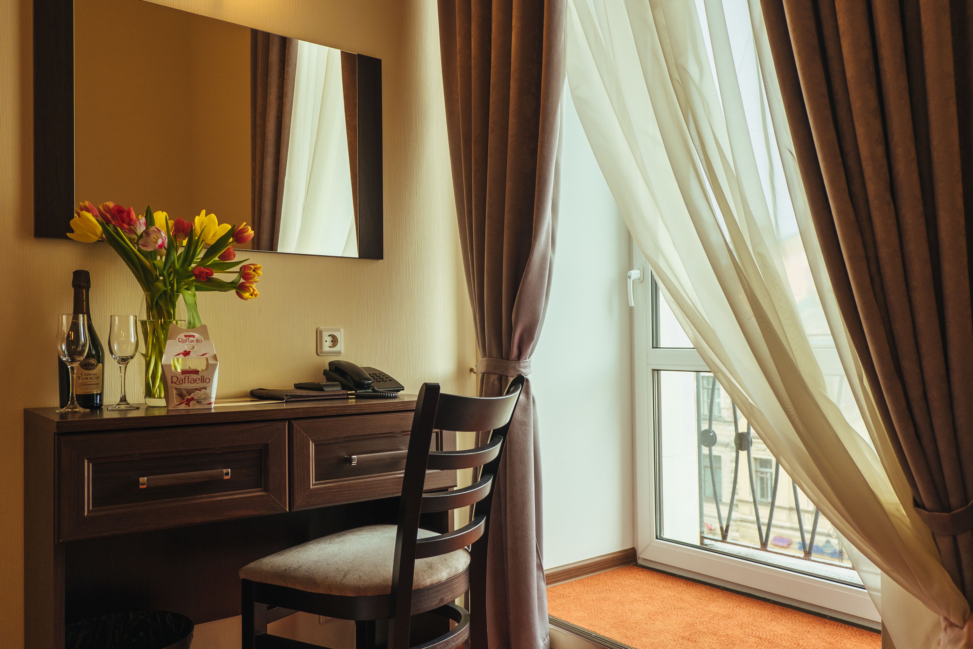 In-room business centre