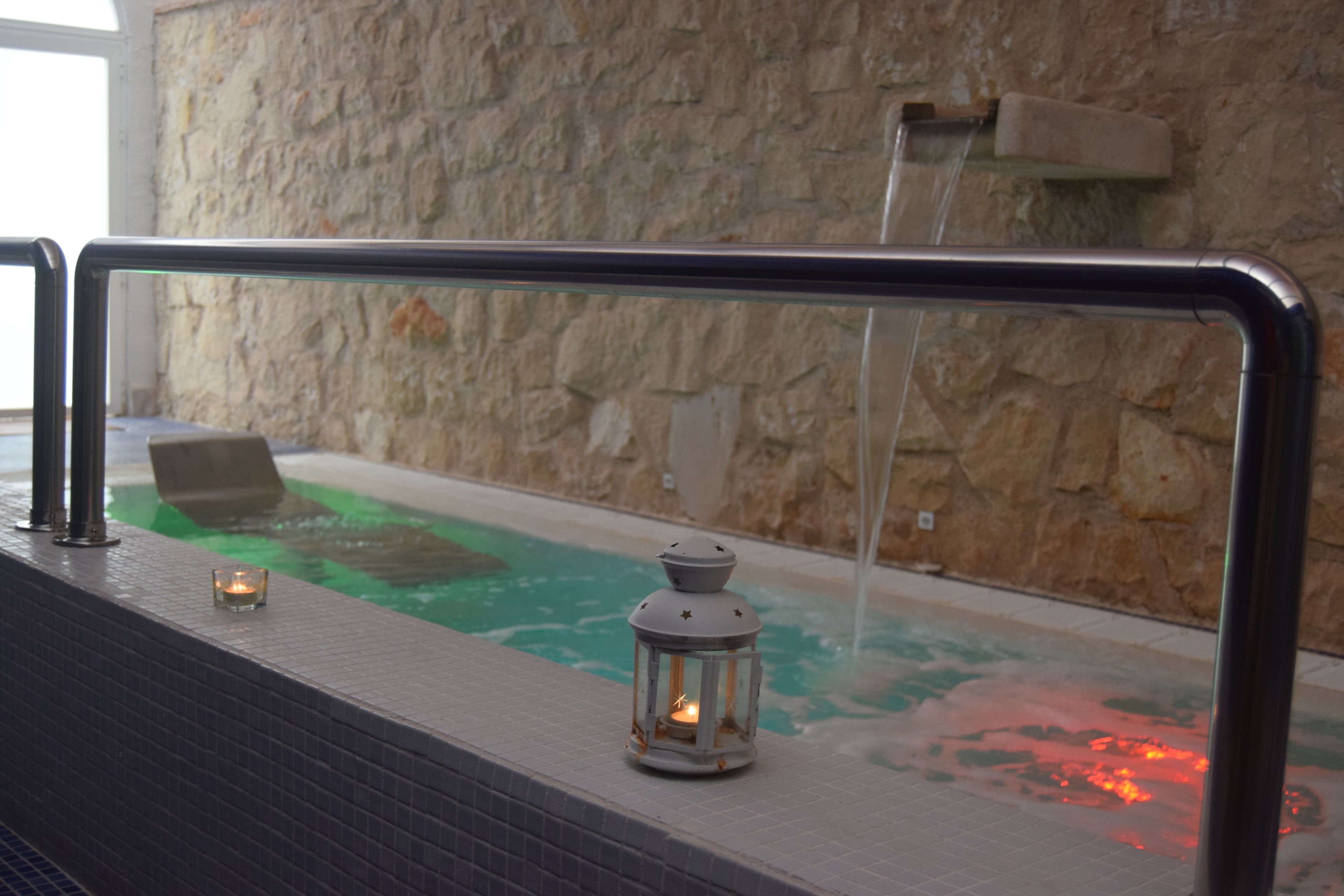 Couples treatment rooms, hot tub, steam room, body treatments