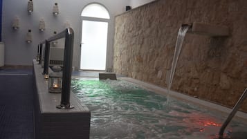 Espace de soins pour les couples, bain Ă remous, hammam, soins corporels