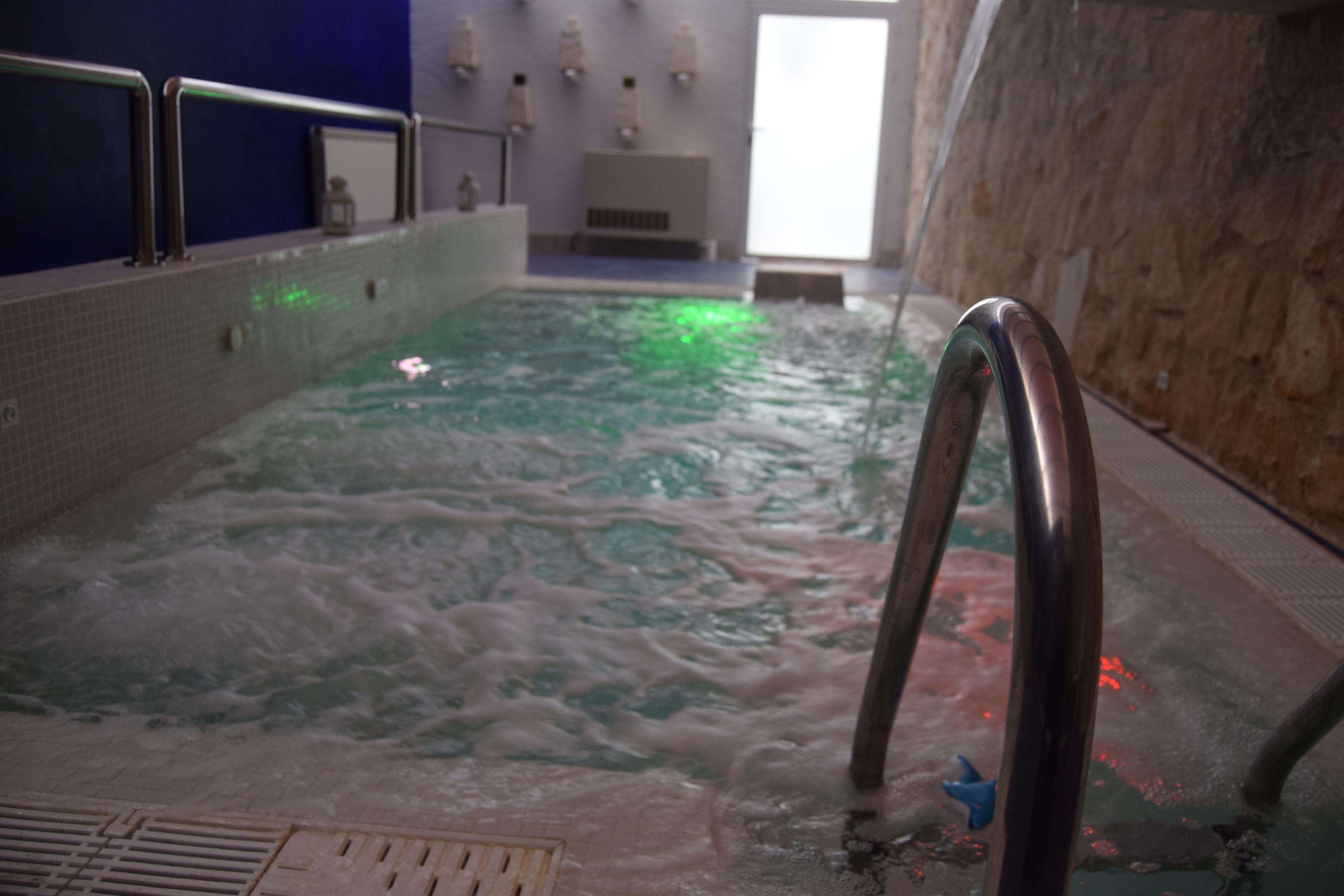 Couples treatment rooms, hot tub, steam room, body treatments
