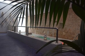 Espace de soins pour les couples, bain à remous, hammam, soins corporels