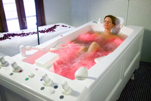 Espace de soins pour les couples, bain à remous, hammam, soins corporels