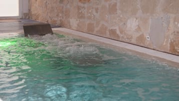 Couples treatment rooms, hot tub, steam room, body treatments