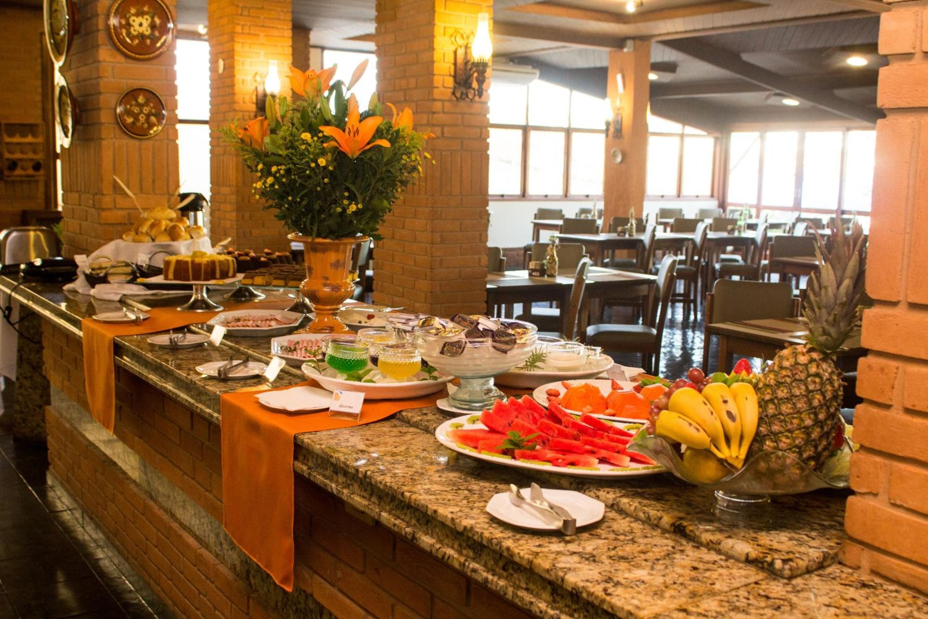 breakfast, lunch and dinner served