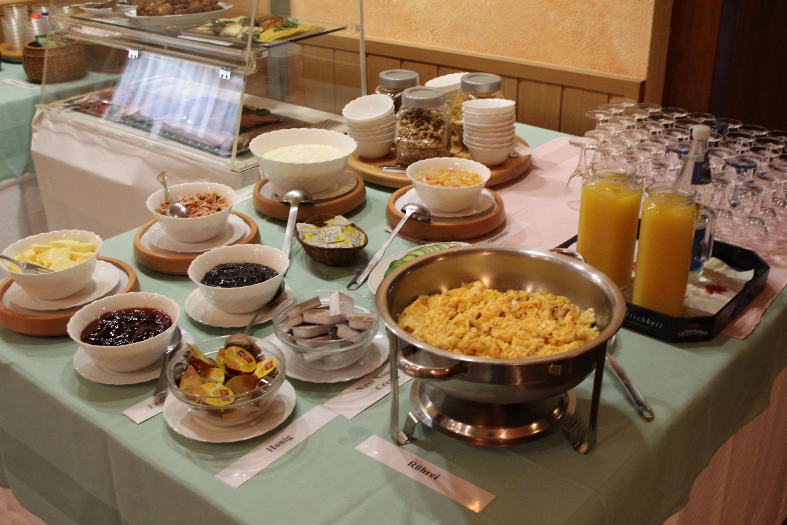 Free daily buffet breakfast