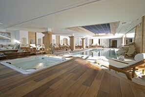 Indoor spa tub - Hôtel Barmes de L'Ours (Val-d'Isere)
