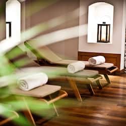 Sauna, hot tub, steam room, Turkish bath/hammam, body treatments