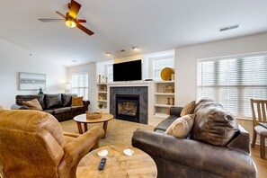 Leilighet, 4 soverom | Oppholdsområde | LCD-TV