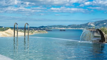 3 outdoor pools, pool umbrellas, sun loungers