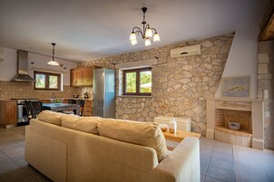 Vila, 4 quartos, piscina particular (Split Level) | Cozinha privada | Geladeira grande, fogão, cooktop, lava-louças