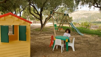 Tempat bermain anak - outdoor