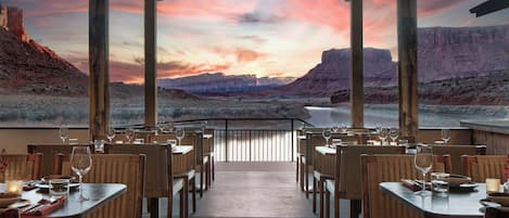 Breakfast, lunch, dinner served; American cuisine