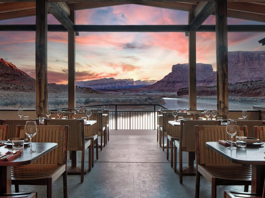 Breakfast, lunch, dinner served; American cuisine