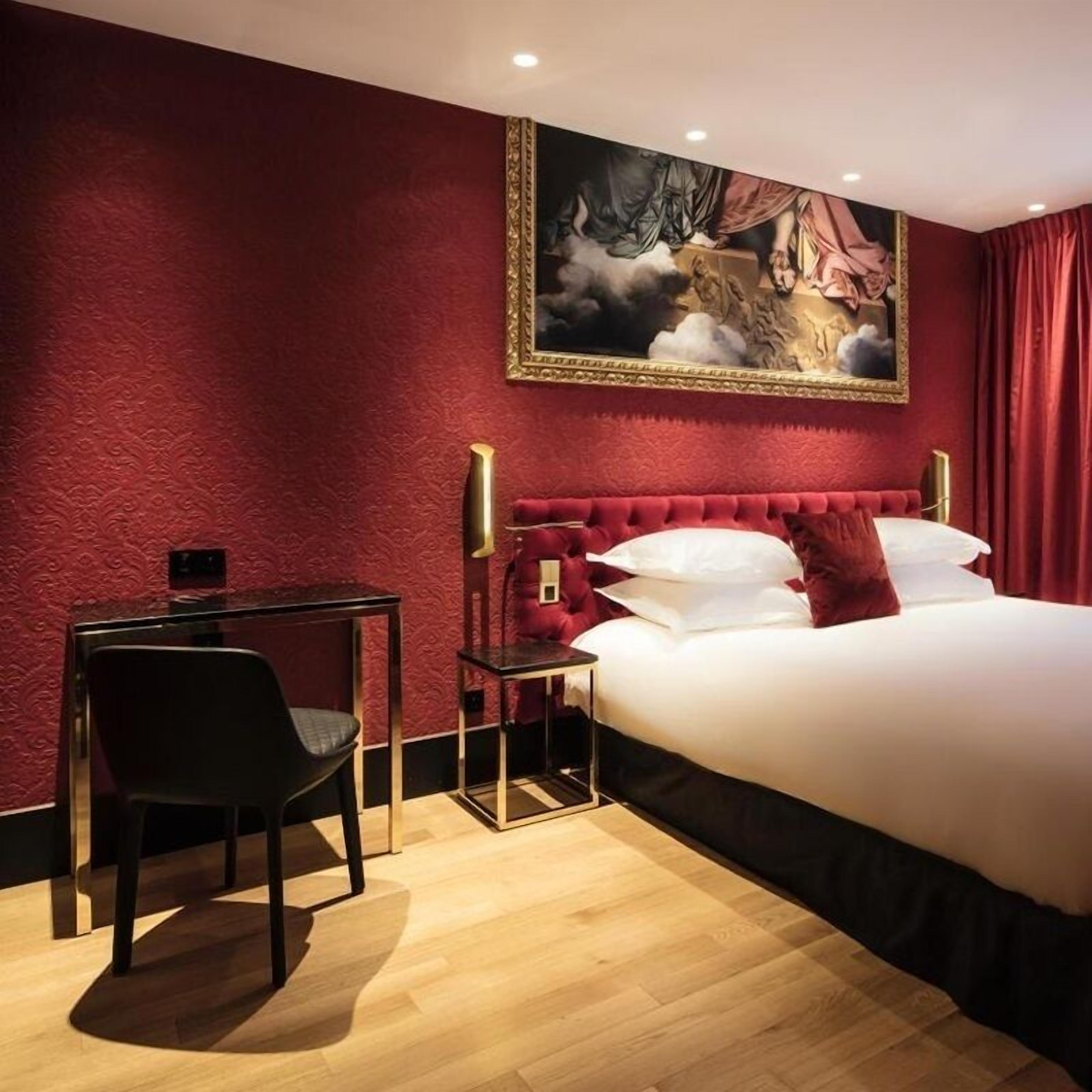 chambre junior suite | in-room safe, desk, soundproofing, iron/ironing board