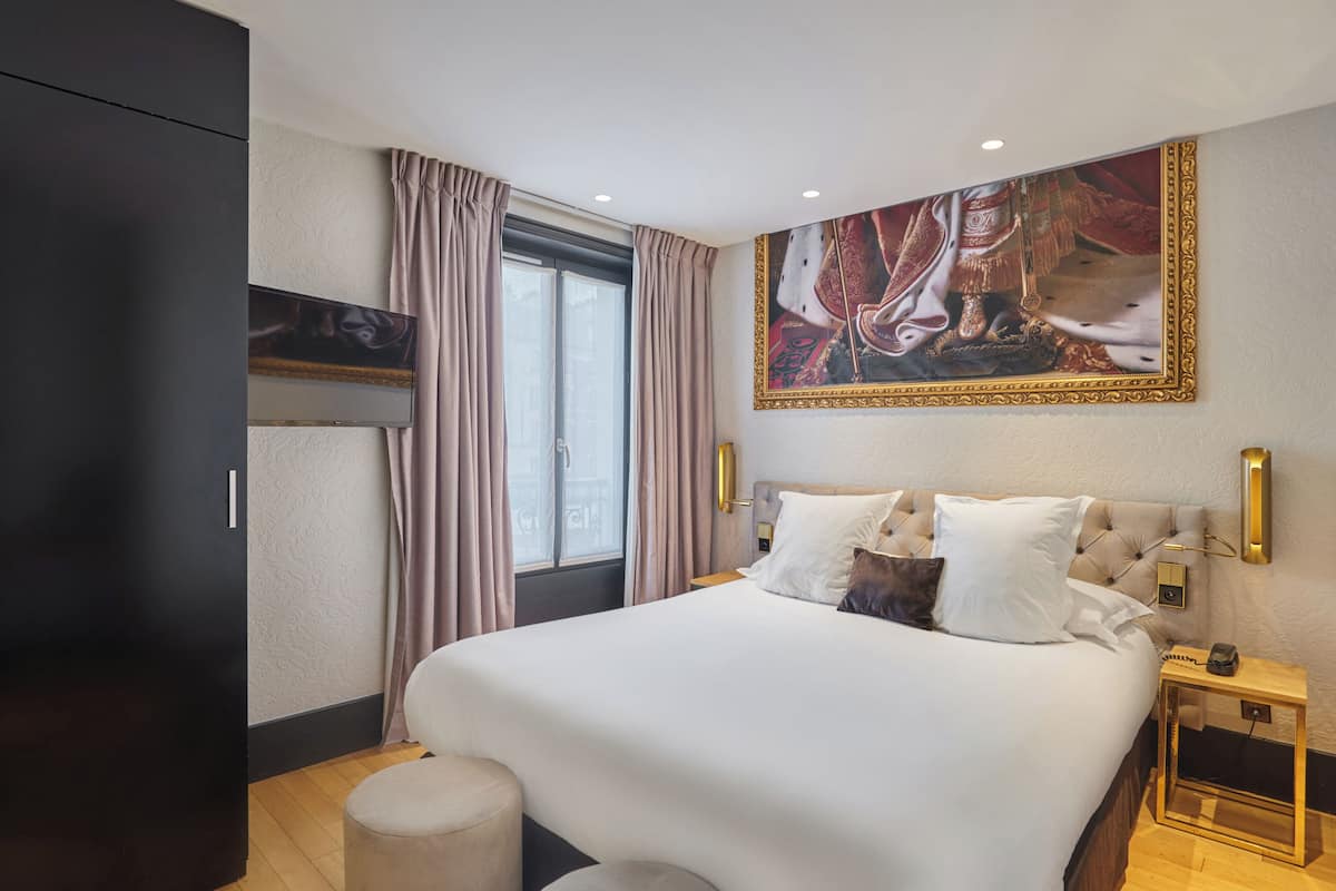 Superior Room with Eiffel Tower view | In-room safe, desk, iron/ironing board, free WiFi