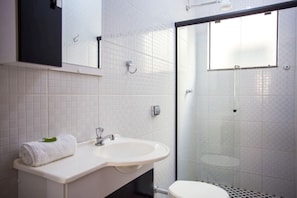 Standard Suite | Bathroom