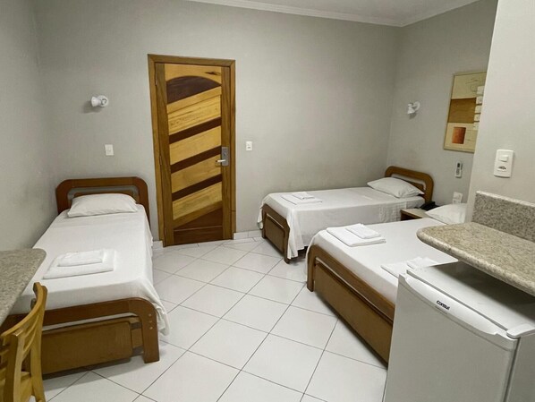 Chambre Quadruple Supérieure | Literie hypoallergénique, minibar, bureau, Wi-Fi gratuit