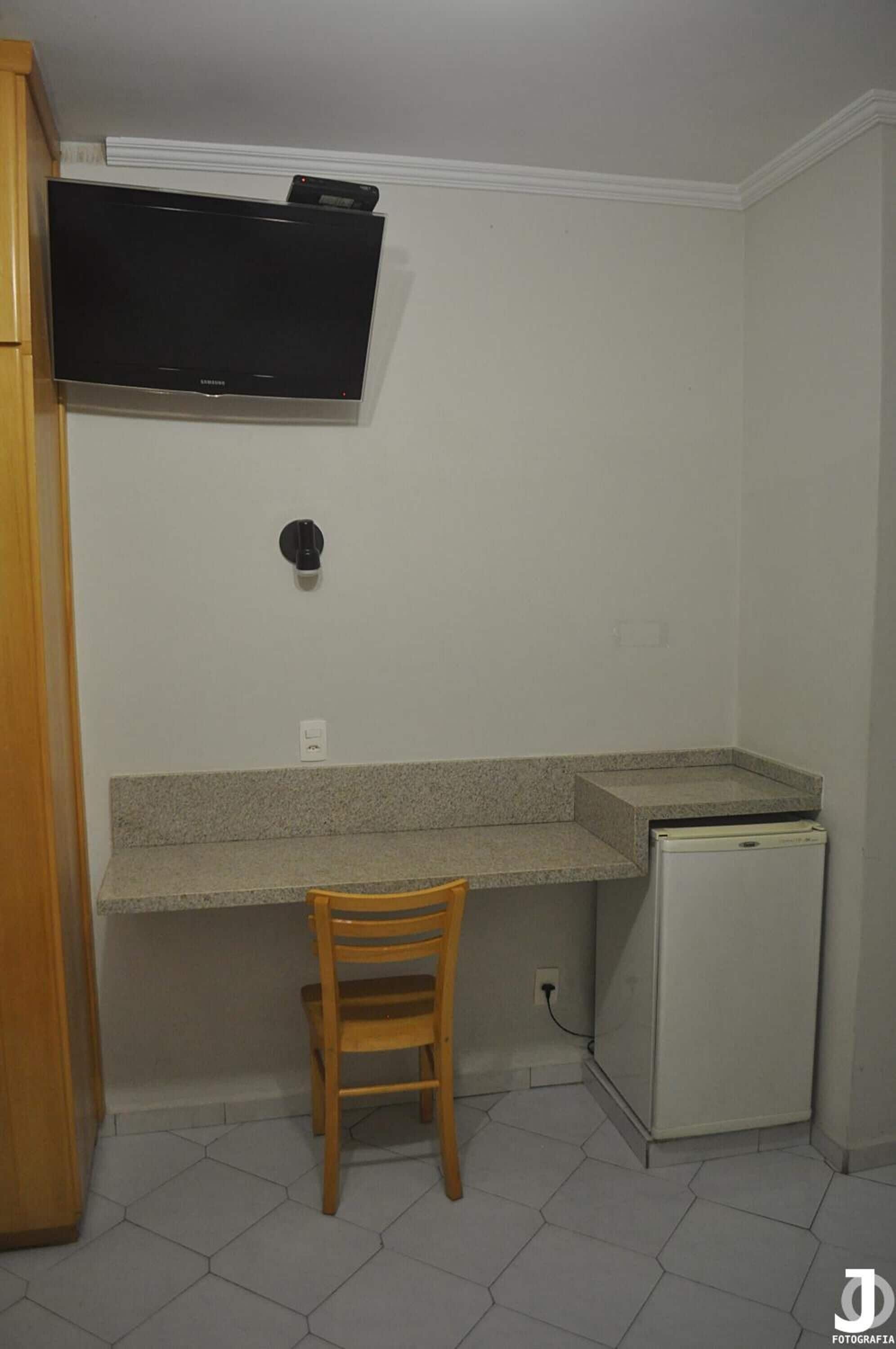 1 bedroom, hypo-allergenic bedding, minibar, desk