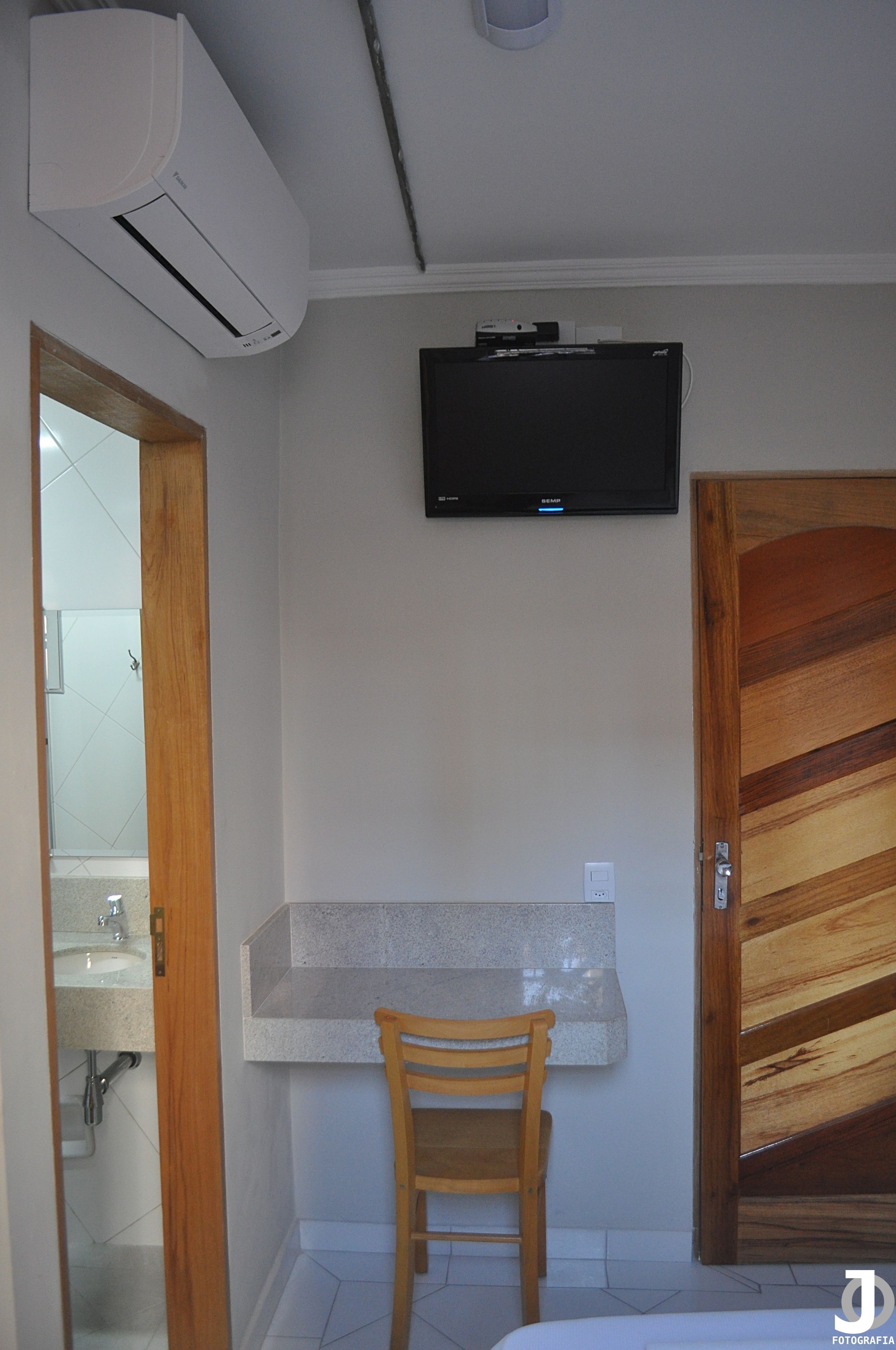 superior single room | 1 bedroom, hypo-allergenic bedding, minibar, desk