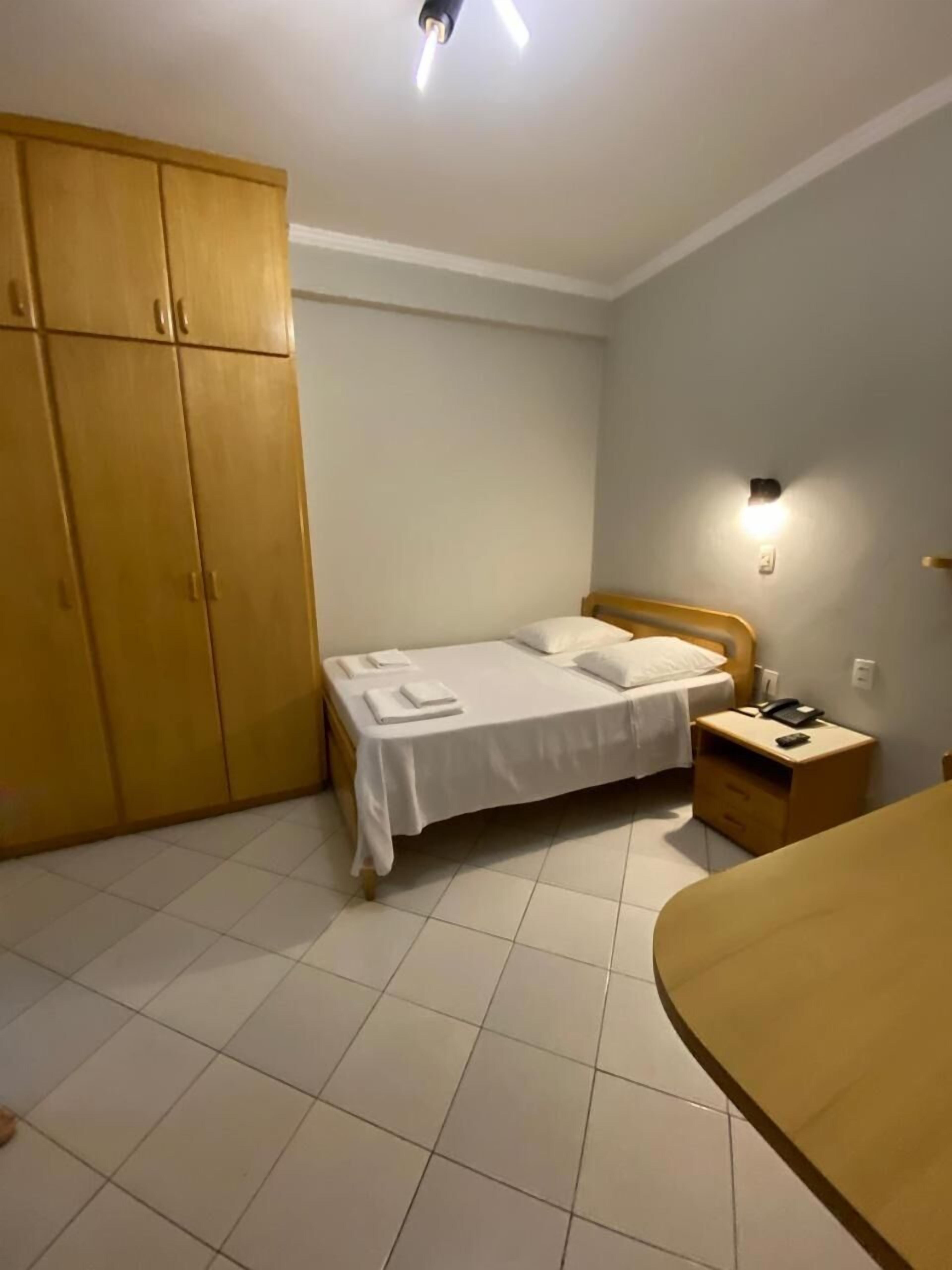 1 bedroom, hypo-allergenic bedding, minibar, desk