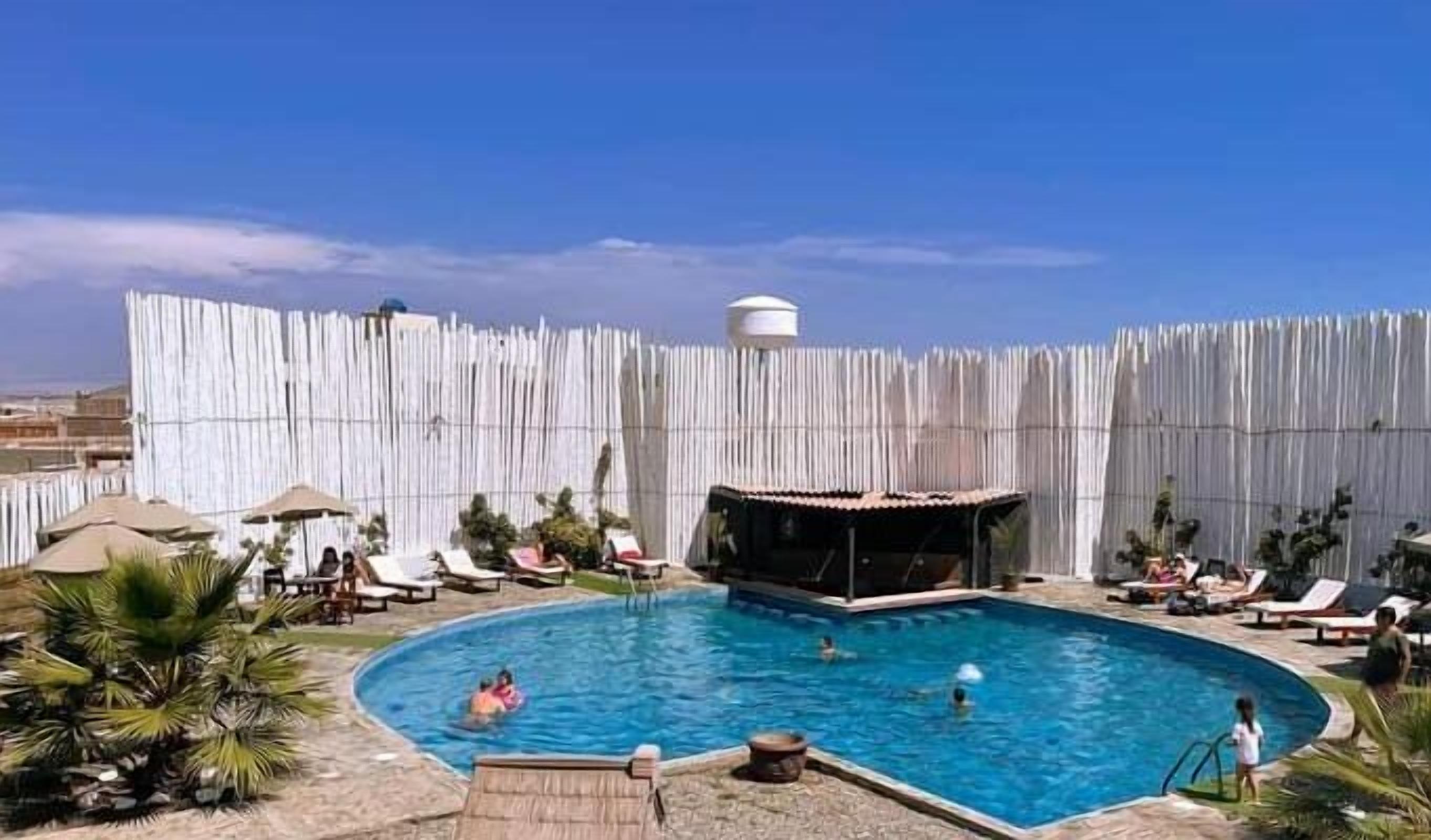 حمّام سباحة خارجي