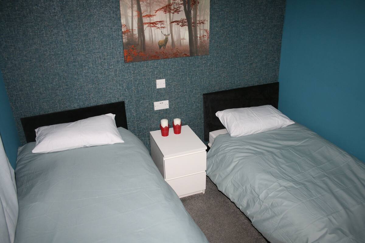 Desk, bed sheets