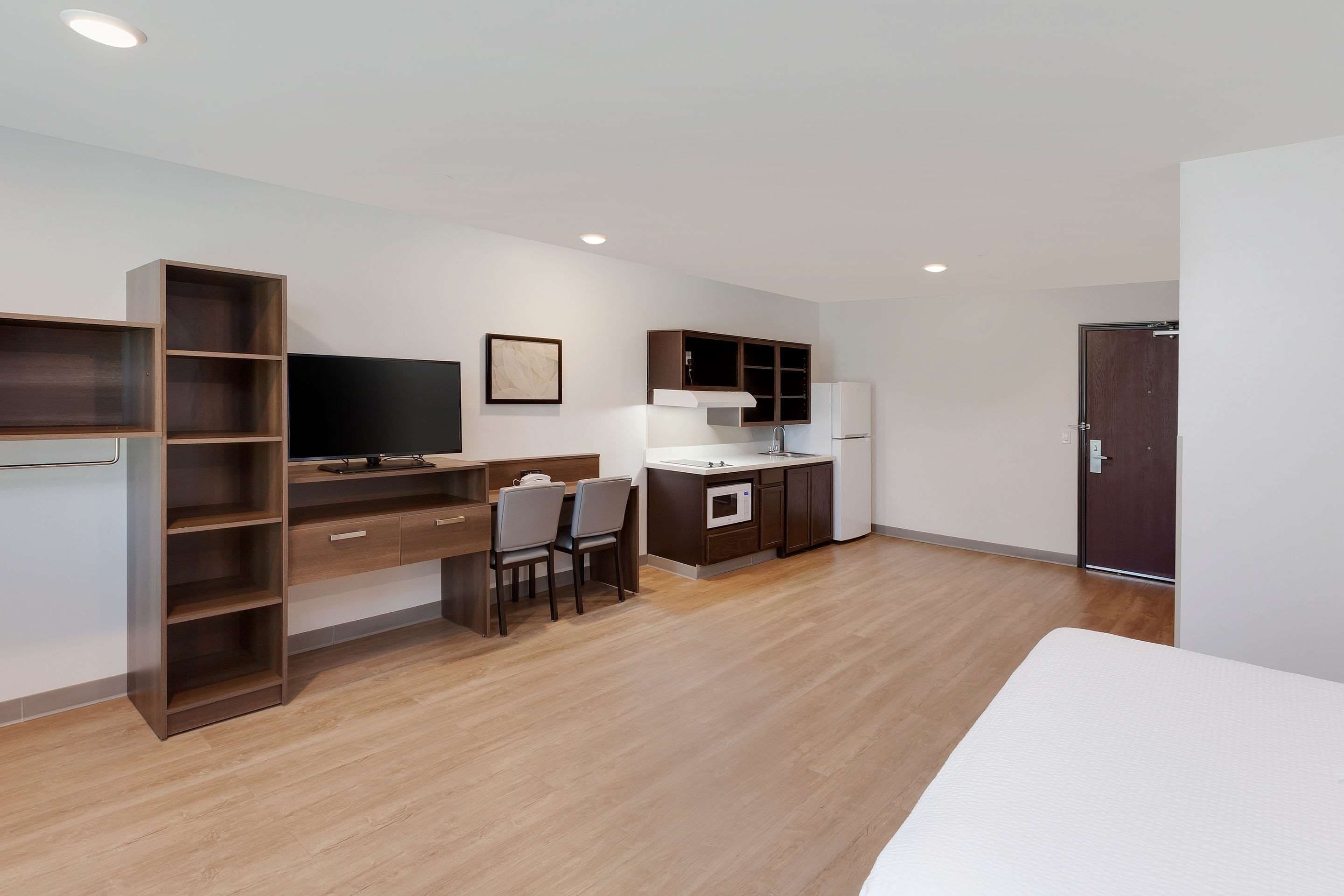 Photo - WoodSpring Suites Bakersfield East