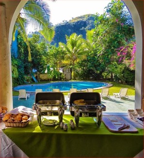 Free daily continental breakfast