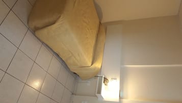 Quarto Triplo Especial | Iron/ironing board, free WiFi, bed sheets