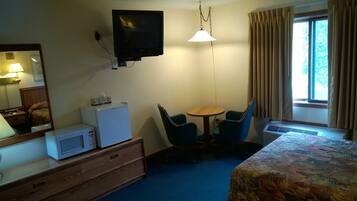 Economy Room, 2 Double Beds | Free WiFi