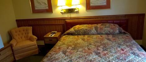 Economy Room, 1 King Bed | Free WiFi