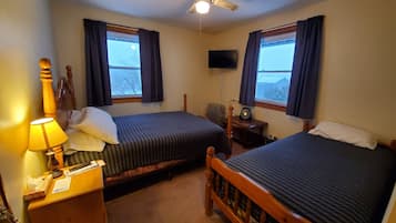 Habitación doble estándar, 1 habitación, baño privado, vista a la montaña | Insonorización, wifi gratis y ropa de cama
