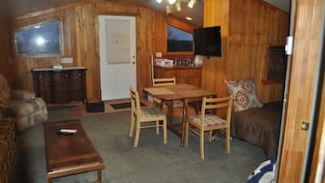 Standard Apartment, Multiple Bedrooms, Non Smoking (Carriage House) | Soundproofing, free WiFi, bed sheets