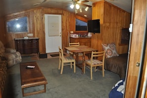Standard Apartment, Multiple Bedrooms, Non Smoking (Carriage House)