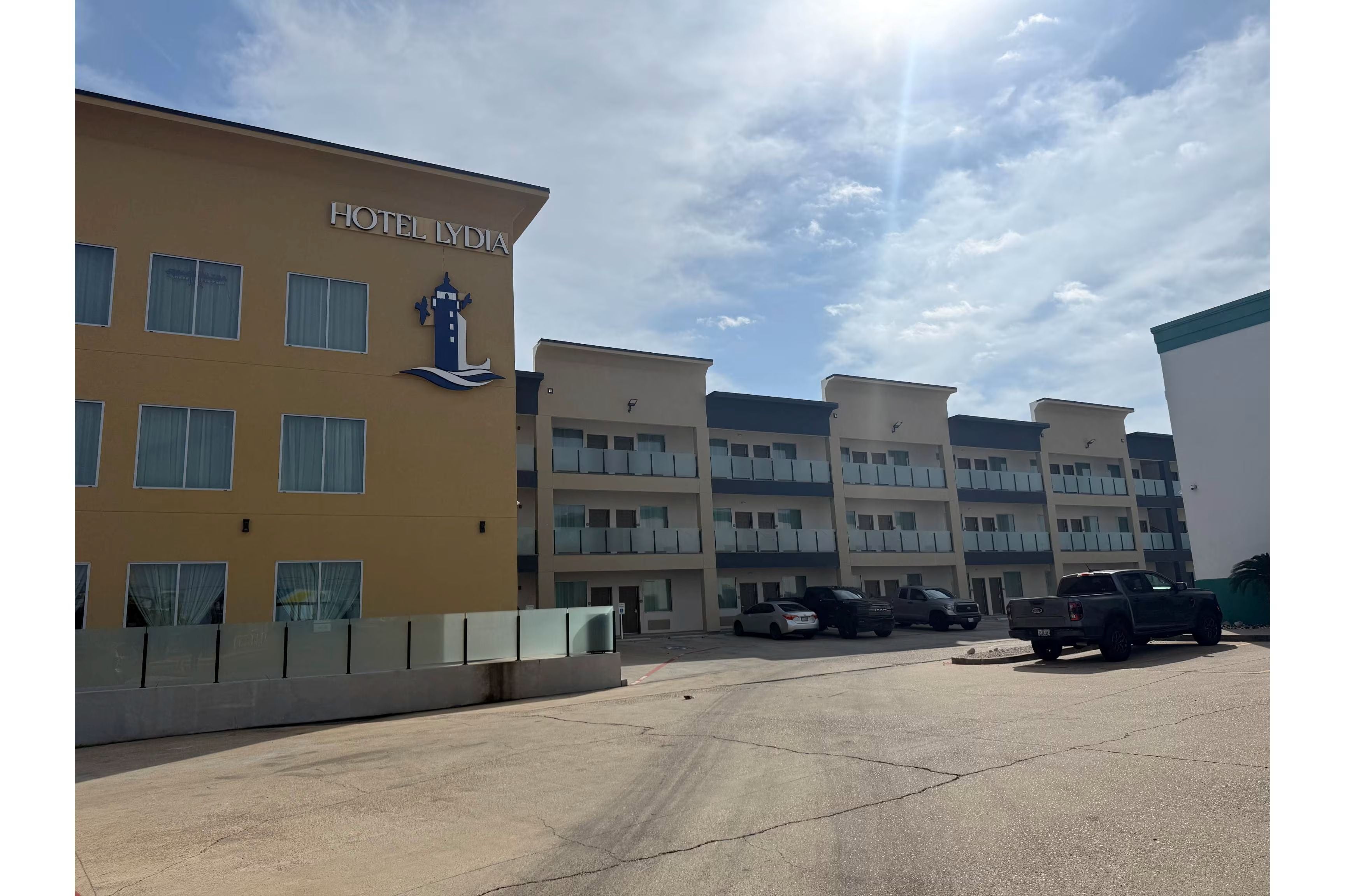 Vista frontal de la propiedad