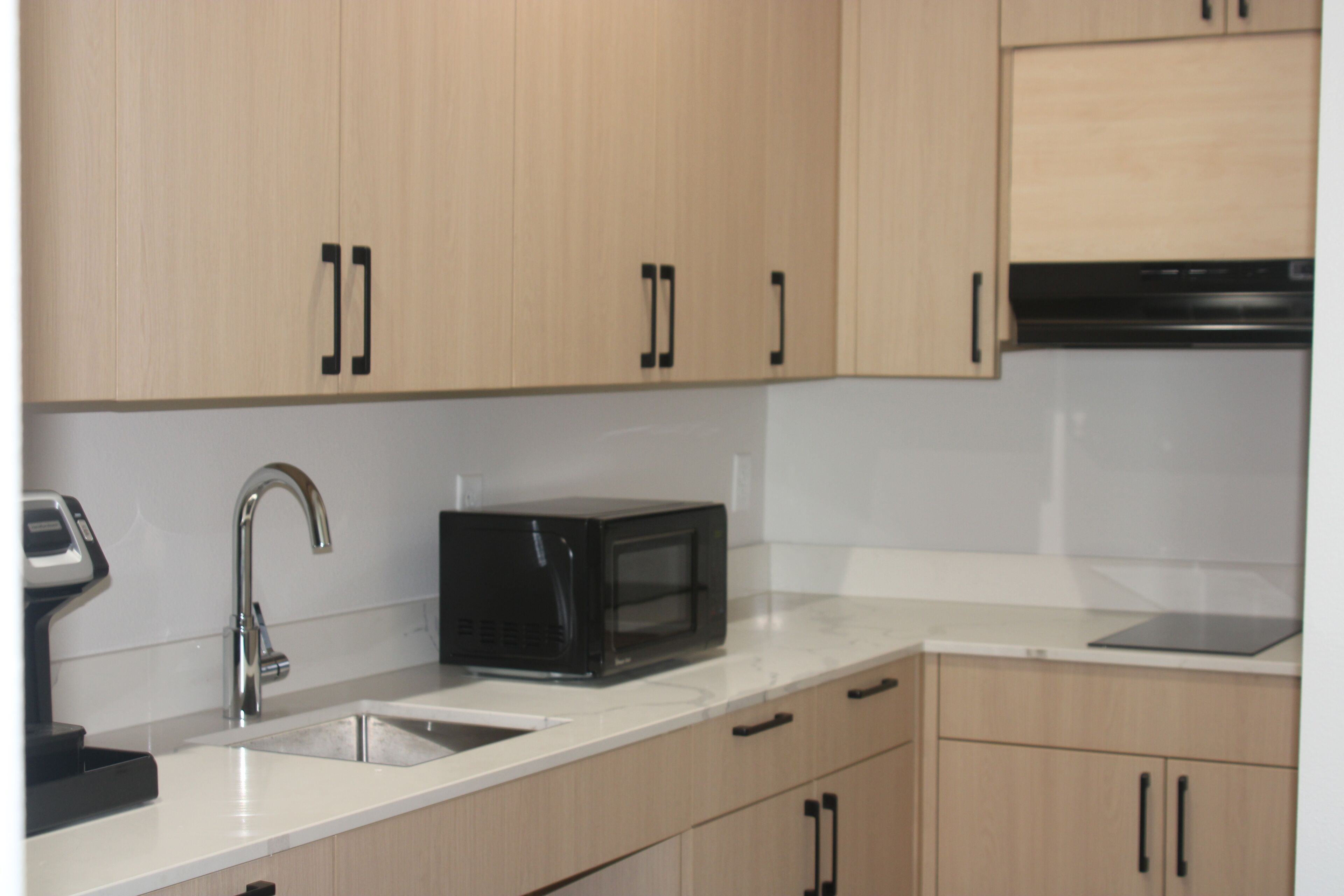 microwave, coffee/tea maker