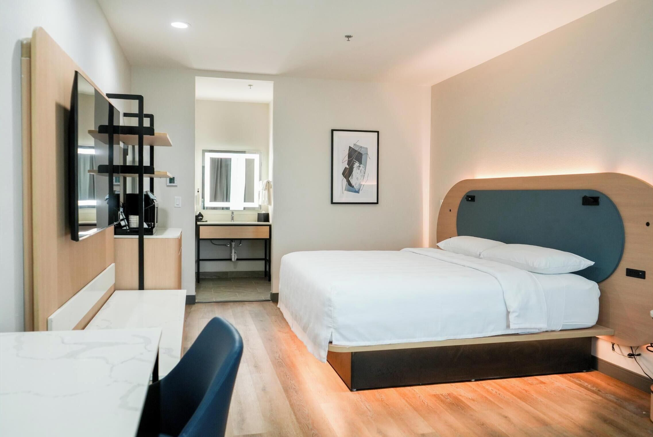 Bureau, fer et planche à repasser, accès au Wi-Fi (inclus)