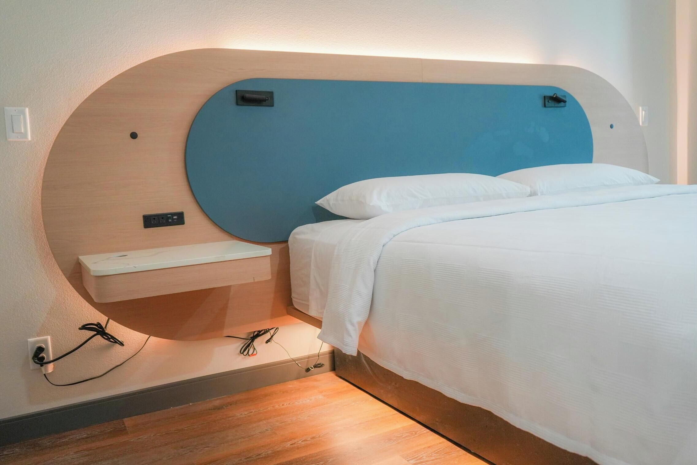 Chambre simple Prestige, 1 très grand lit | Bureau, fer et planche à repasser, accès au Wi-Fi (inclus)