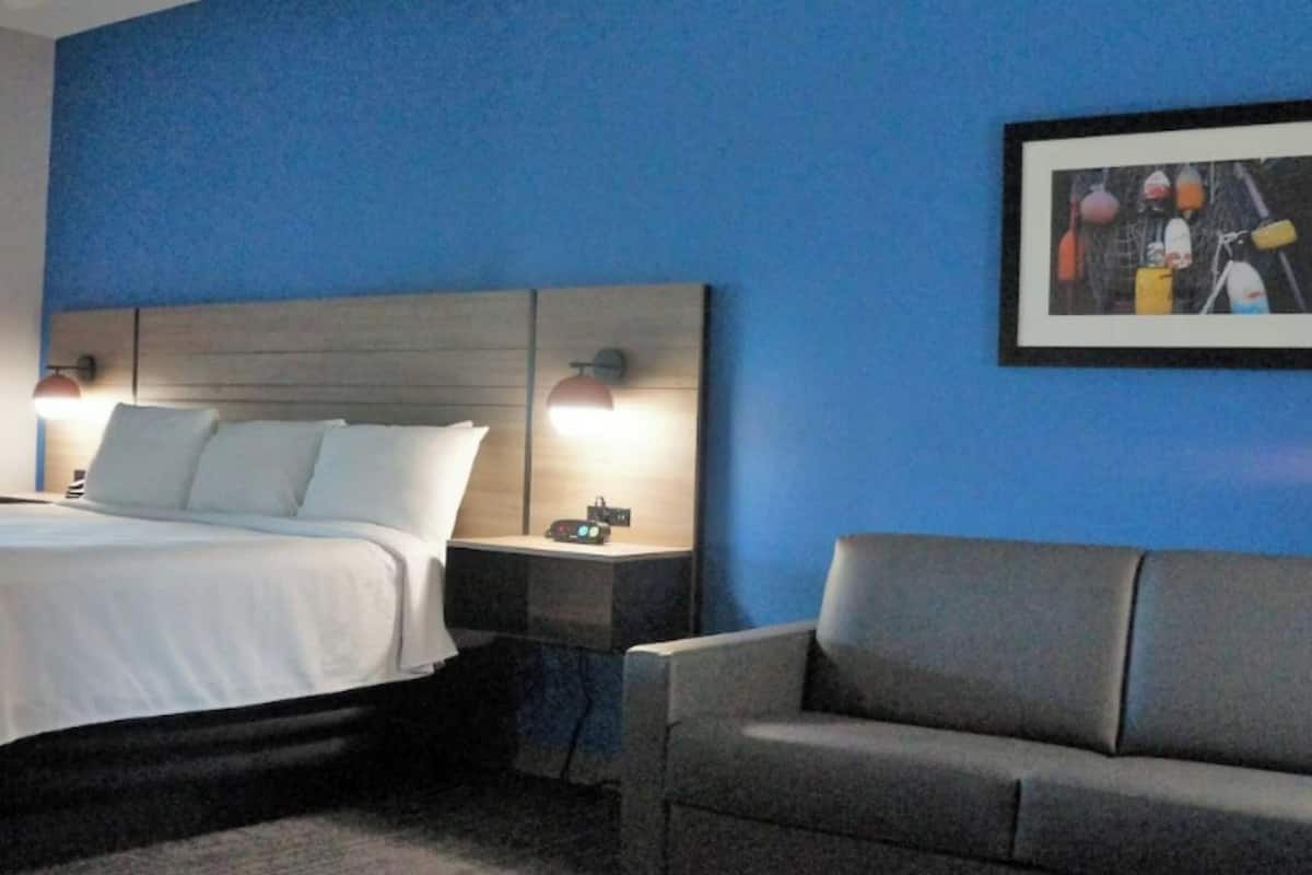 Skrivebord, strykejern/-brett, wi-fi (inkludert) og sengetøy