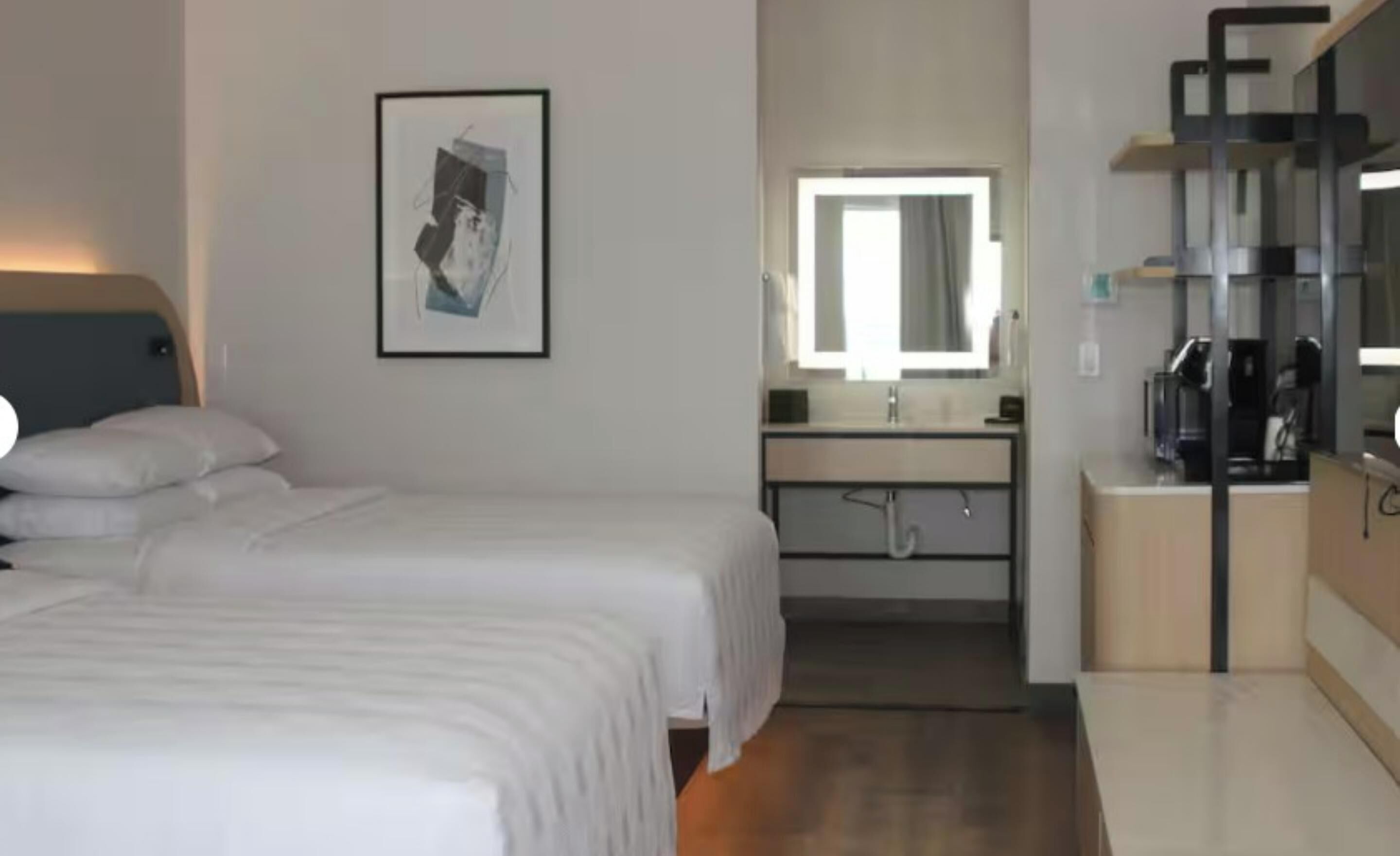 Rom – premium, 2 queensize-senger, tekjøkken (Wheelchair Accessible) | Skrivebord, strykejern/-brett, wi-fi (inkludert) og sengetøy